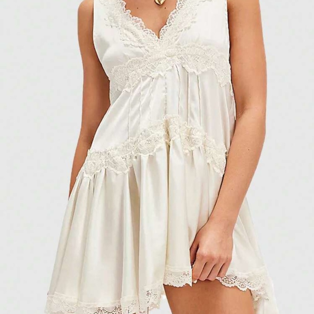 Chic White Lace Mini Dress